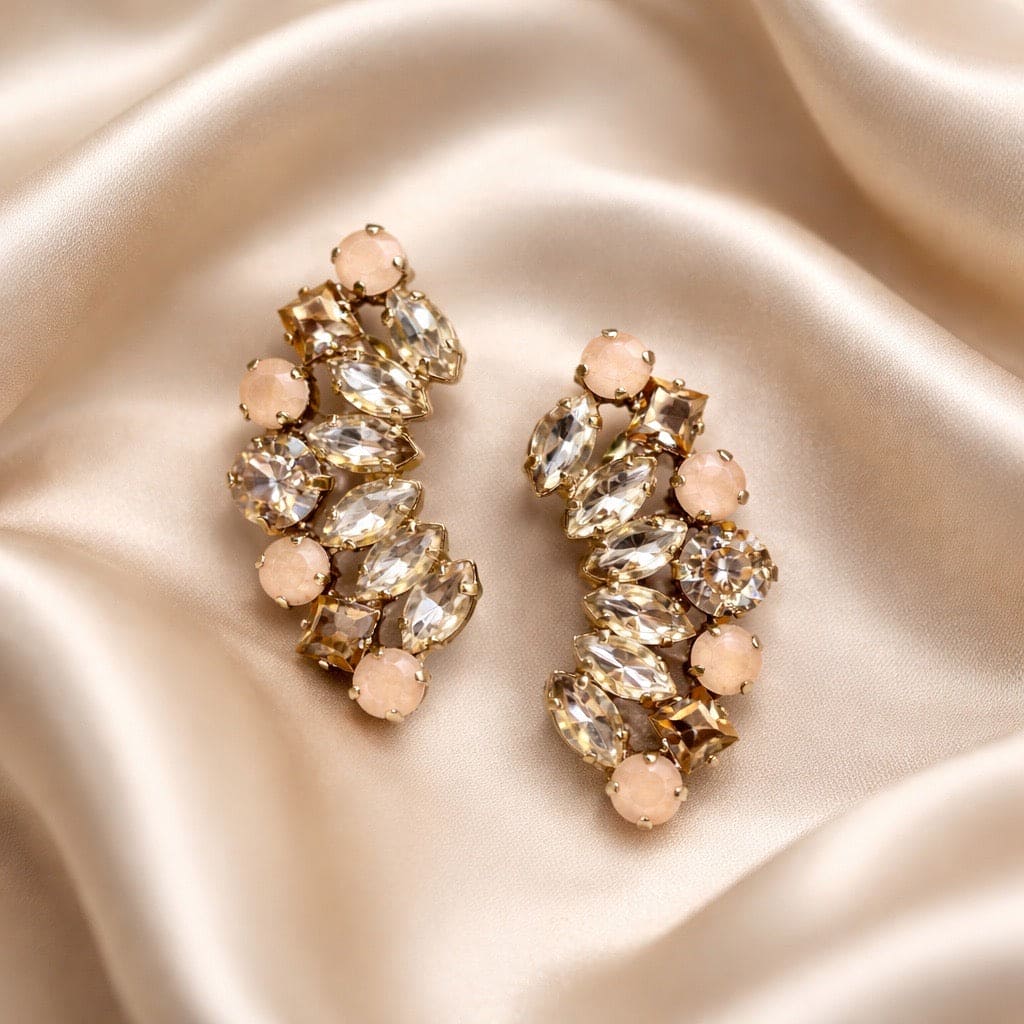 Moon oorbellen peach gold met Swarovski kristallen in goud - maan-geïnspireerd design